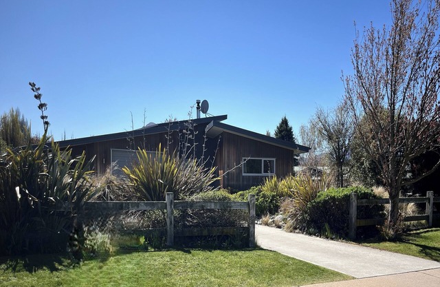 Hikuwai Family Retreat - Albert Town Holiday Home