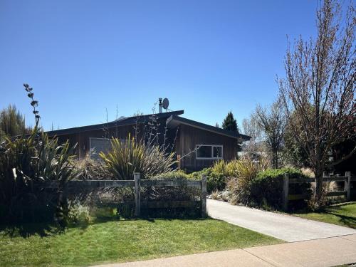 Hikuwai Family Retreat - Albert Town Holiday Home