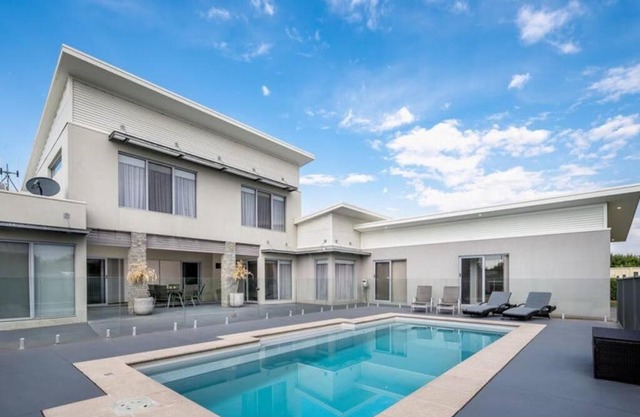 Hildeton Pool House
