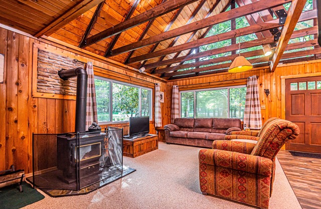 Hildy's Hideaway | Dog Friendly + Lake Access