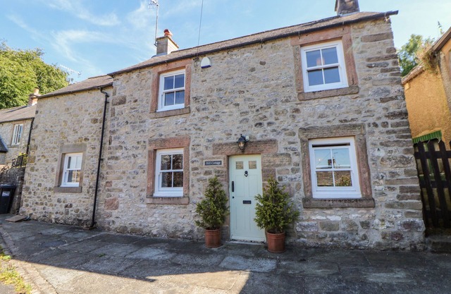 HILL COTTAGE, family friendly, character holiday cottage in Winster
