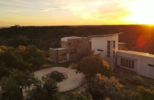 Lujo en las colinas de Texas (House & Barndominium)
