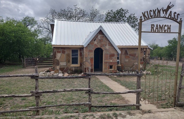 Hill country Home close to Everywhere
