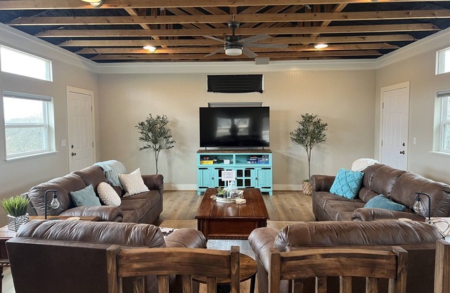 Hill Country Lodge * Great for Groups & Multi Family Gatherings