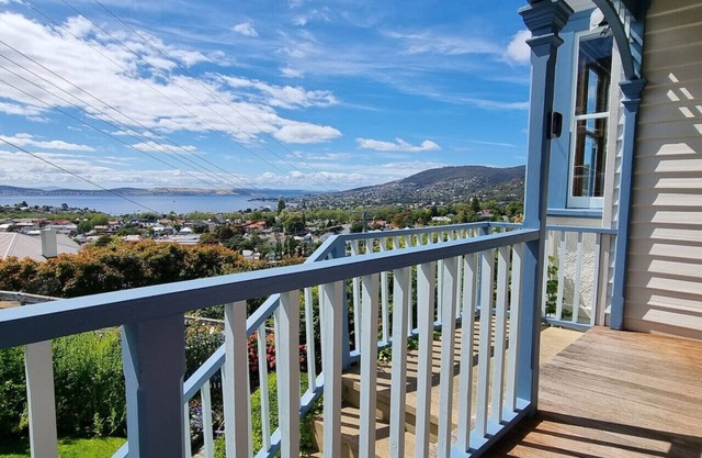 Hill House Hobart - Fantastic views close to city
