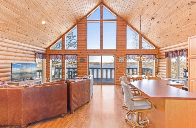 This spacious cabin is the perfect destination for your family or group of up to 8 people