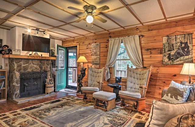 Hill Side Cosby Cozy Cove Cabin with Deck