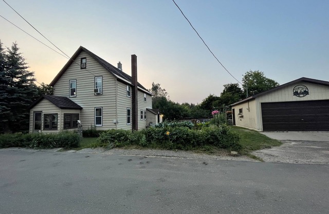 Hill Street House - Upper Unit