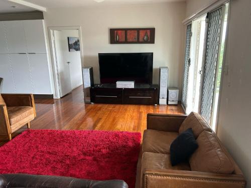 Hill top 2-bedroom home with charming view