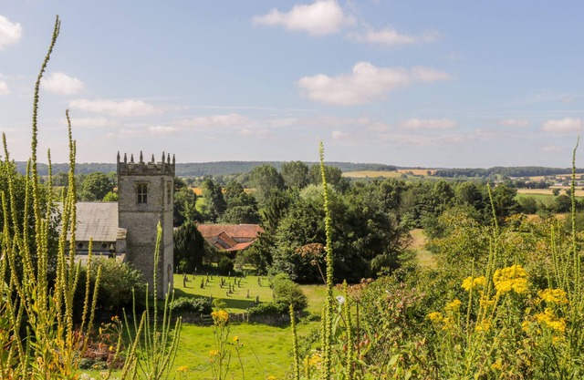 HILL TOP, pet friendly, character holiday cottage in Hovingham