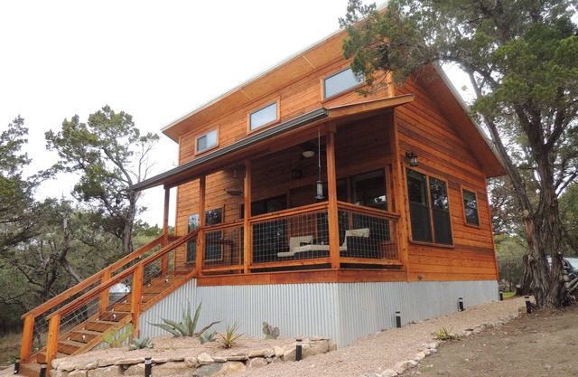 Hillcountry Creekside Cabin, vista a la cascada, cerca de Hamilton Pool, Riemers Ranch