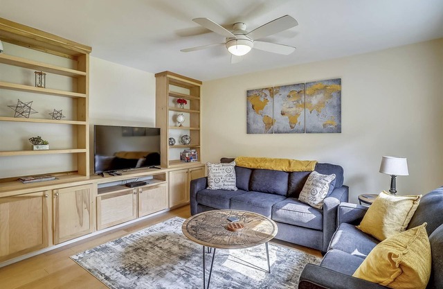 Condominio de unidad final privada en Hillcrest!