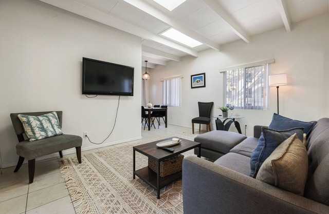 Hillcrest Haven: Cozy Condo for peaceful stay