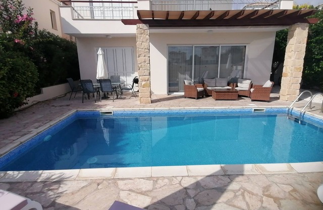 Hillcrest Holiday Villa - Lovely 3 bed / 3 bath villa in Peyia