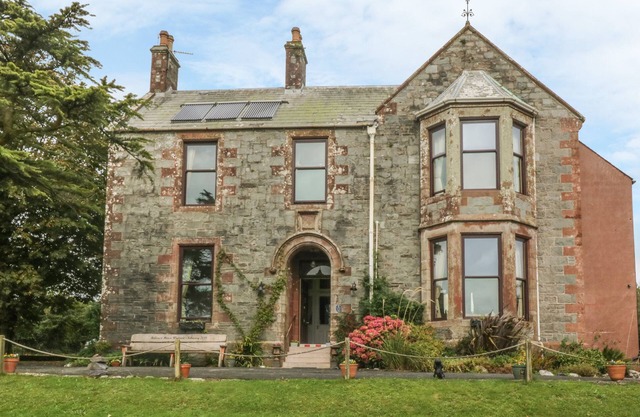HILLCREST, pet friendly in Wigtown