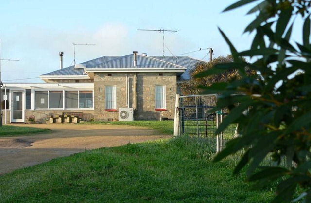 Hillocks Homestead Overlooking the Bush
