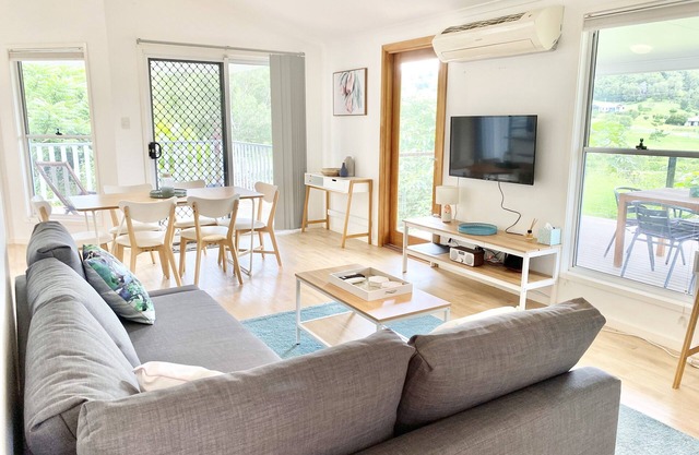 Hills Cottage - eco-friendly, pets welcome!