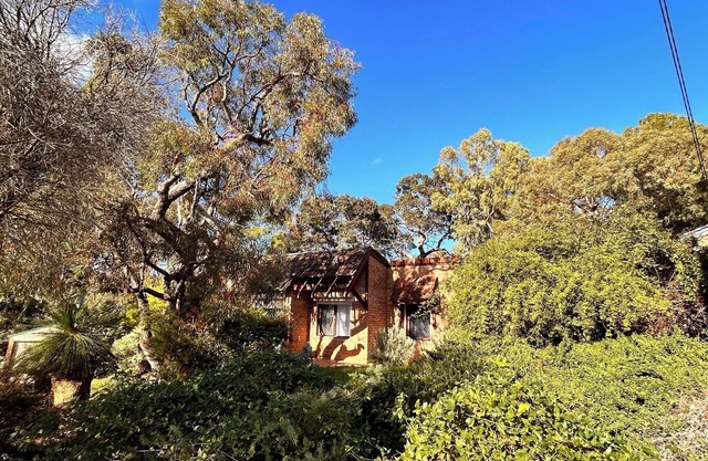 Hills Gateway Retreat -Delightful cottage nestled in the hills south of Perth WA