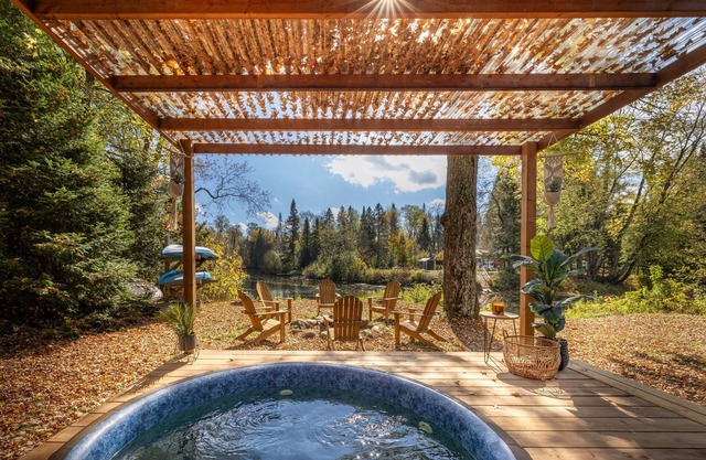 Hills Haven Luxury Cottage - Minden Hills Escape for the Nature Enthusiast