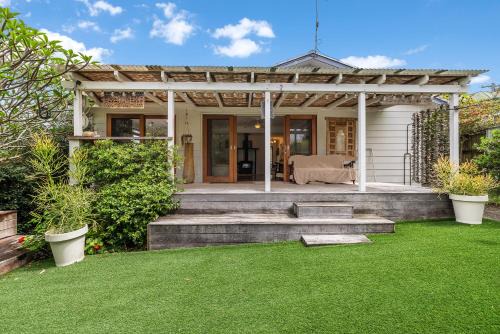 Hillsborough Cottage SWR - No Sheets or Towels provided