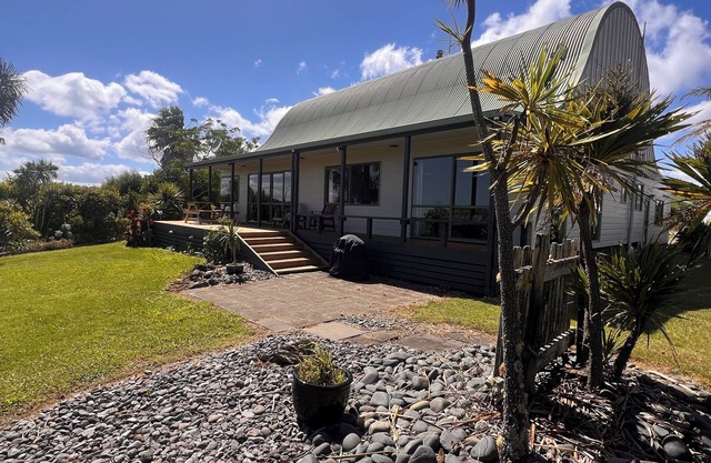 Hillside Barn - Just Minutes from The Beach