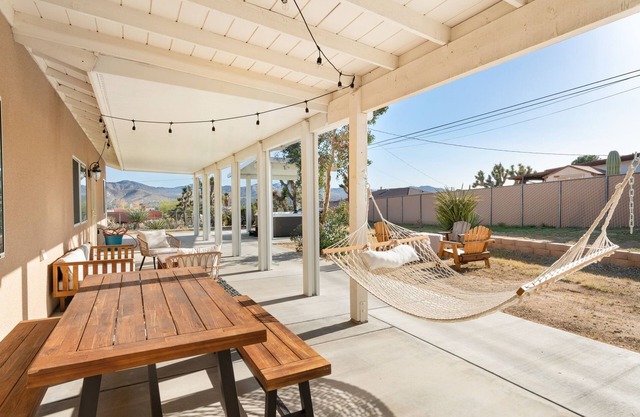 Hillside Desert House - Hot Tub, Fire Pit And Bbq! 3 Bedroom Home by RedAwning