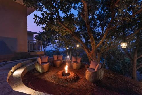 Hillside Harrier Couple's Retreat