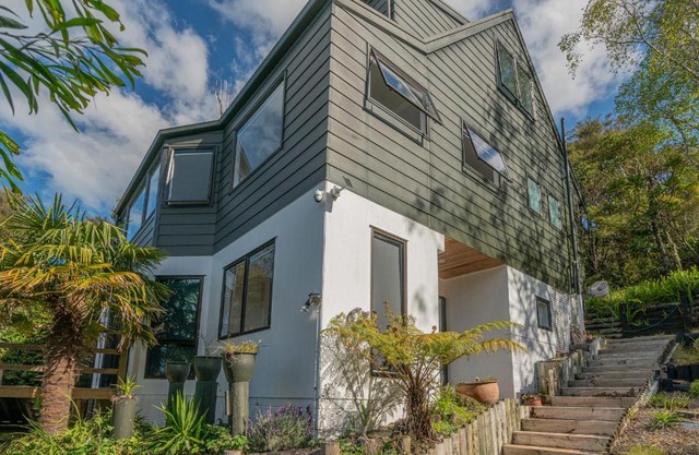 Hillside Haven - Tairua Holiday Home