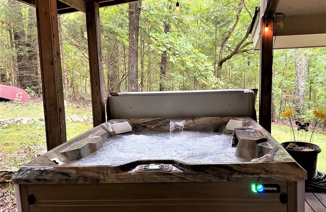 Hillside Haven secluded vintage cabin with hot tub