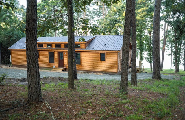 Hillside Hideaway - Lakefront Cabin