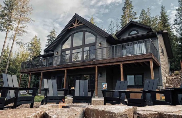 Hillside Hideaway Near the Lake