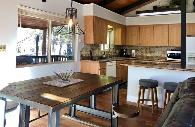 Hillside Hideaway - Prescott Cabin Rentals