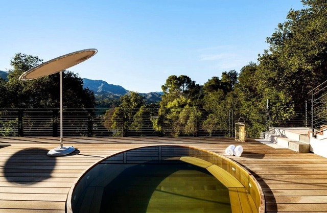 Hillside Hideaway w/ Deck & Spa in Topanga Canyon