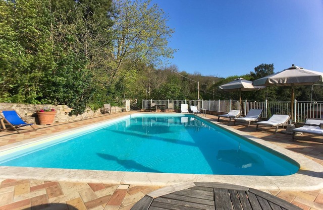 Casa en Sassetta con piscina y vistas al valle
