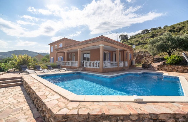 Villa en Roquebrun con piscina privada