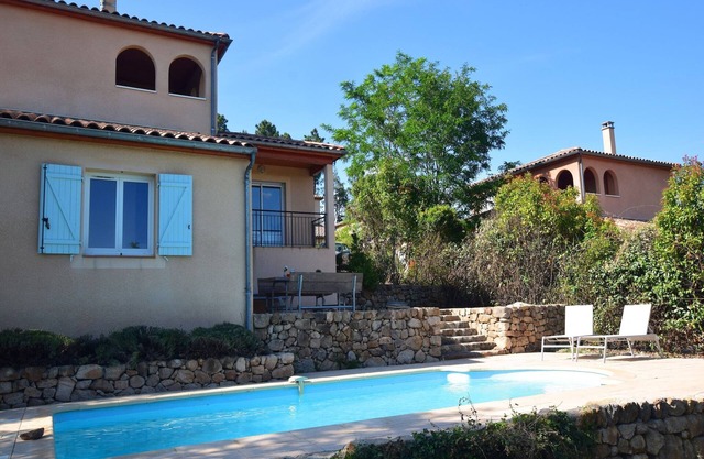 Villa en Joyeuse con piscina privada y vistas