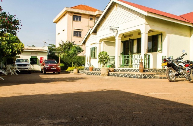Hilltop Annex Hotel