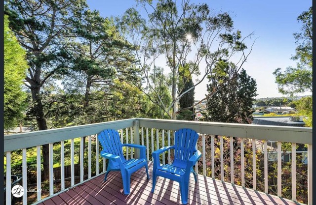 HILLTOP - Beautiful Family Retreat with a View