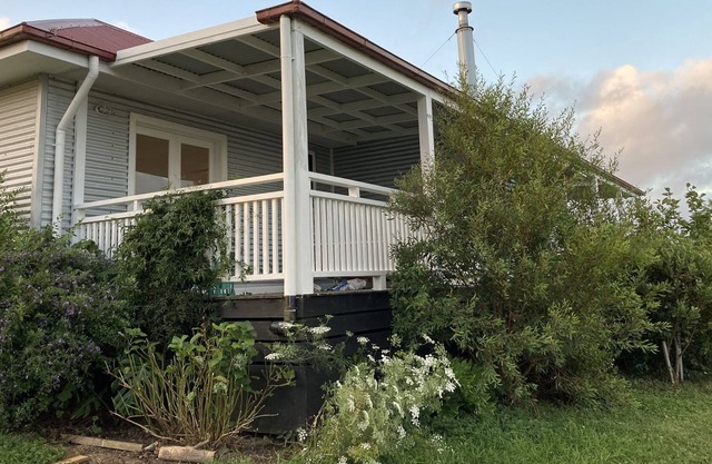 Hilltop farmhouse close to Wilsons Prom