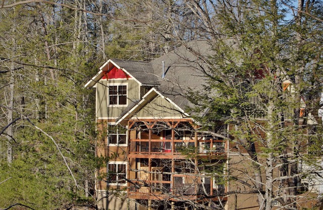 Hilltop Haven - Four Bedroom Chalet
