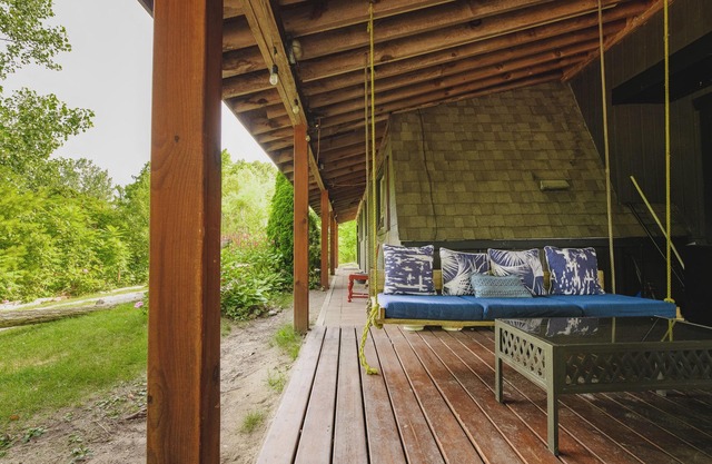 Hilltop Haven - Lake Huron Cottage!