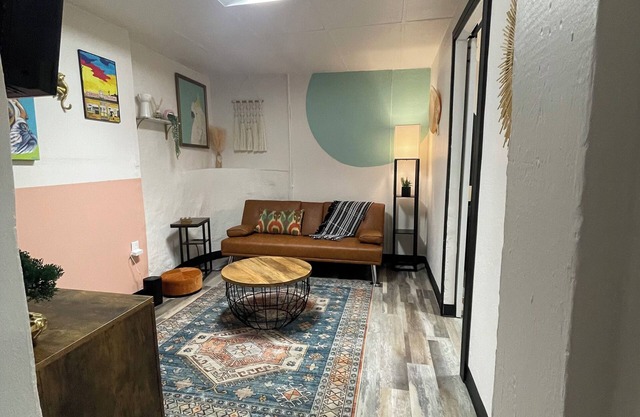 Hilltop Hideaway- Downtown El Paso area/ 5 minutes to downtown