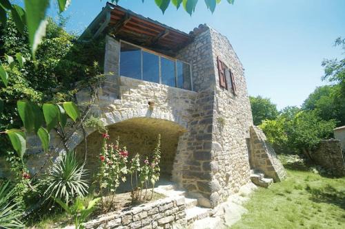 Hilltop Hideaway near Beaulieu