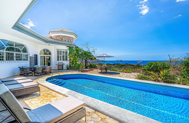 Hilltop home & casita with private pool, patio, & ocean views - near the beach