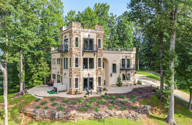 Hilltop Home w/Hot Tub & Views: Blue Ridge Mtn