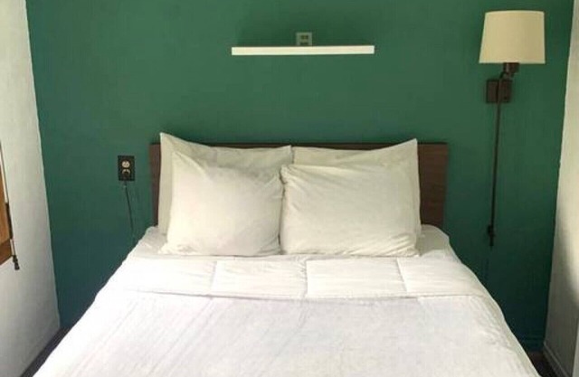 Hilltop Lodge Standard Double - Room 109