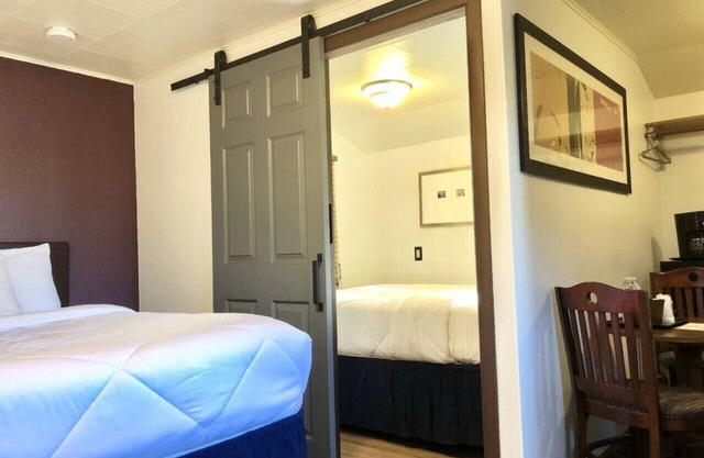 Hilltop Lodge Standard Double - Room 108