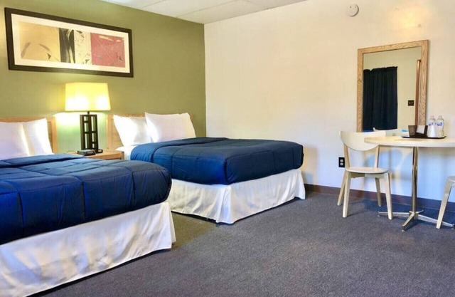Hilltop Lodge Two Double - Room 106