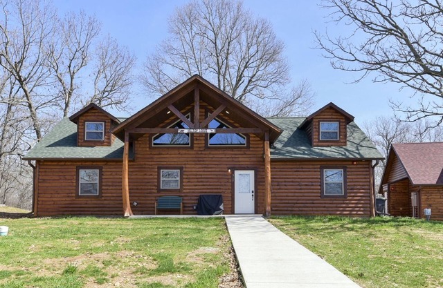 Hilltop Lodge | 2 Bed, 2 Bath