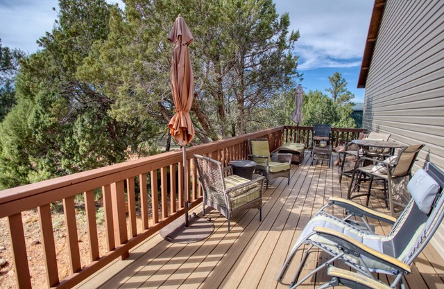 Hilltop Retreat en un acre - perfecto para familiares y amigos